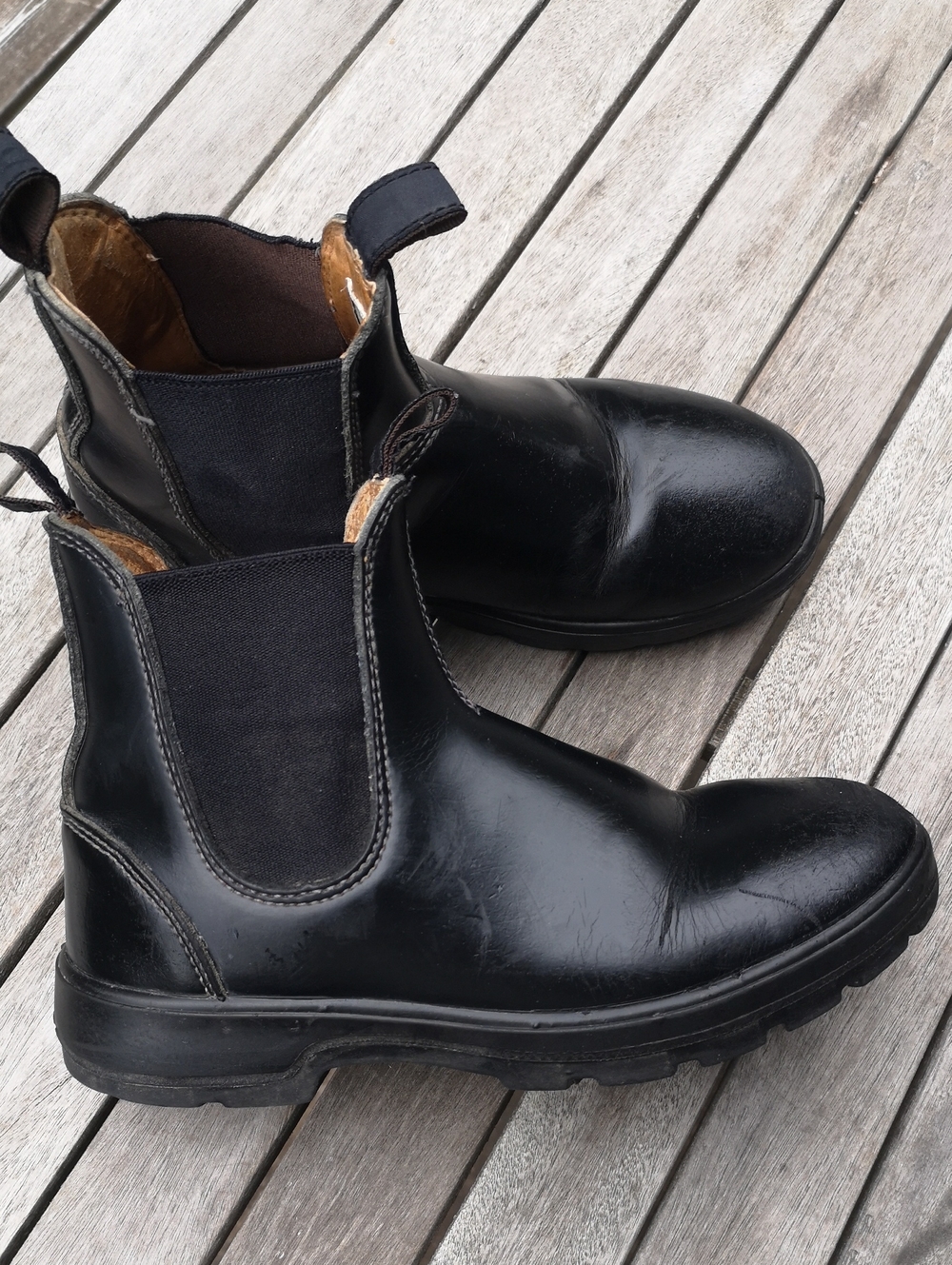 Aquatherm black leather ankle boots